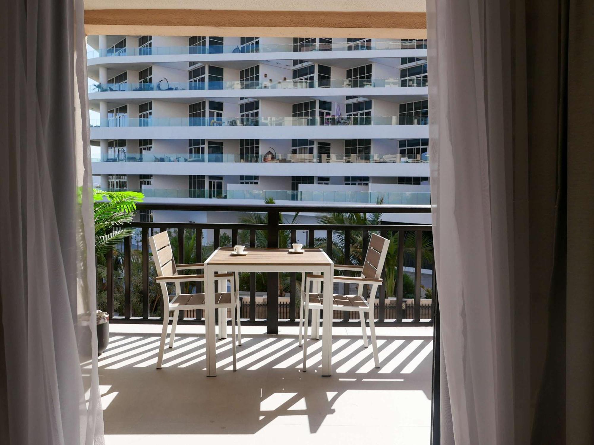 Lovely 1 Bedroom Apartment At 5 Star Resort Dubai Exteriör bild
